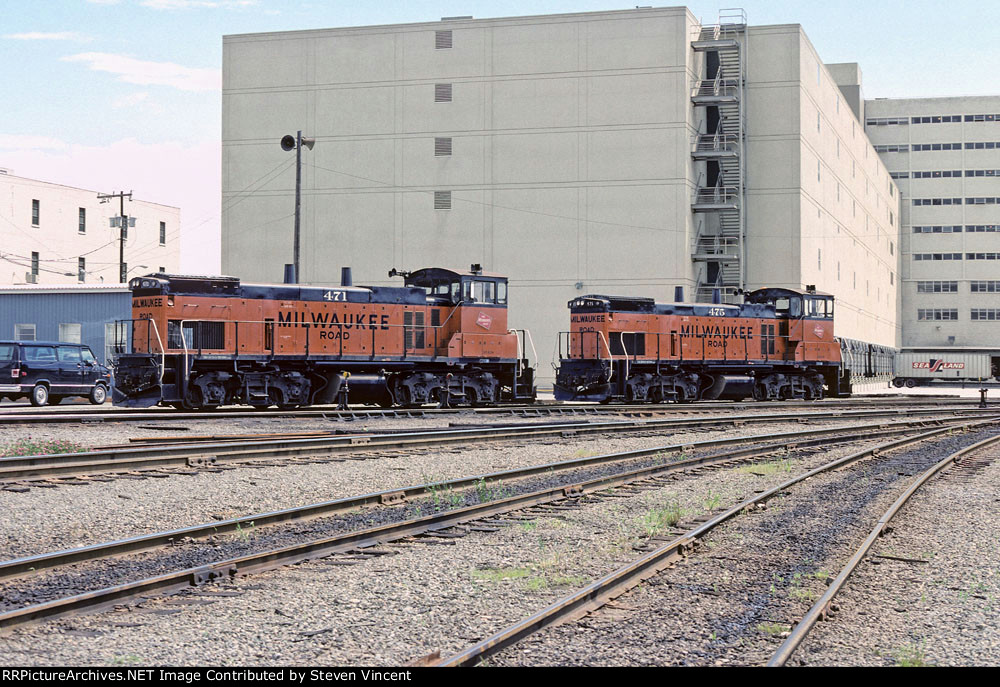 Milwaukee Road MP15AC's #471 & #475